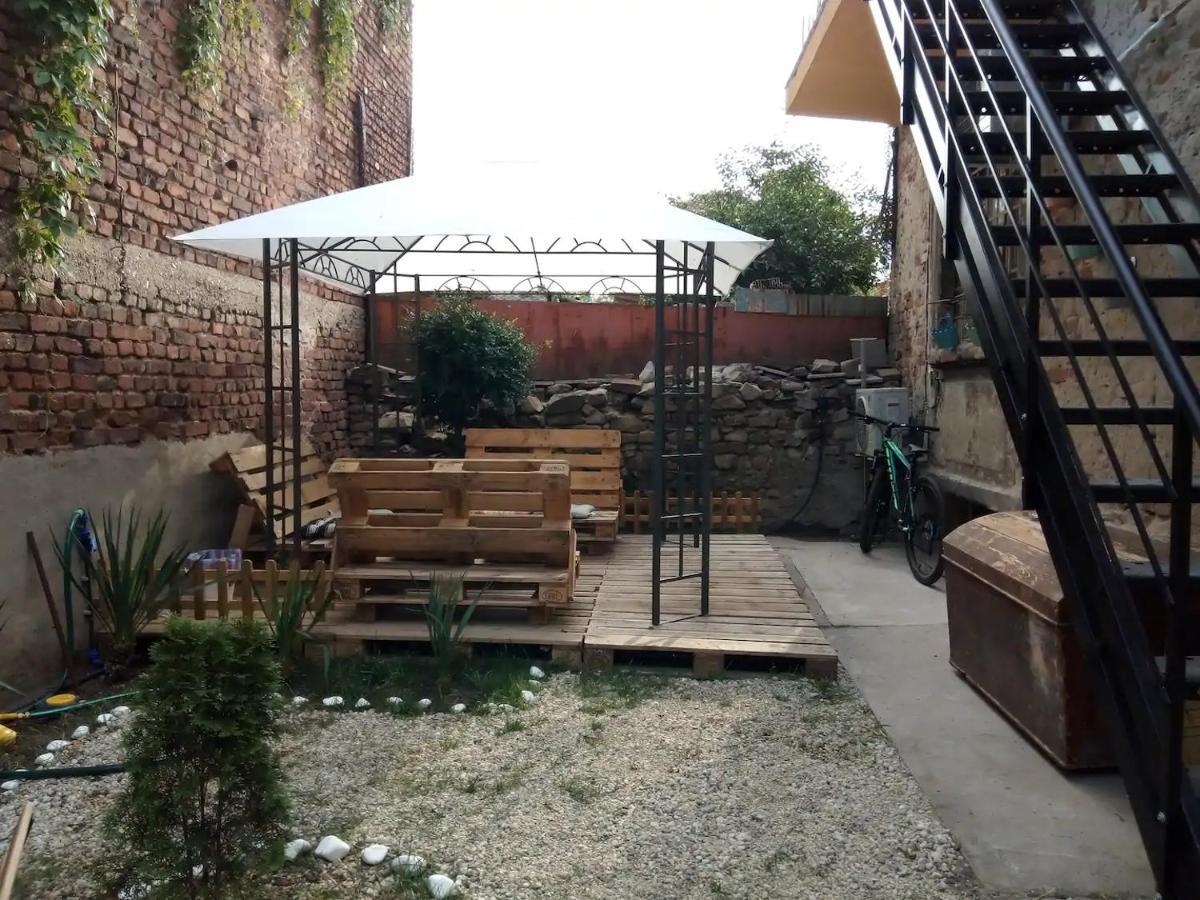 Entire Central House With Guest Rooms & Garden Sofia Exterior photo
